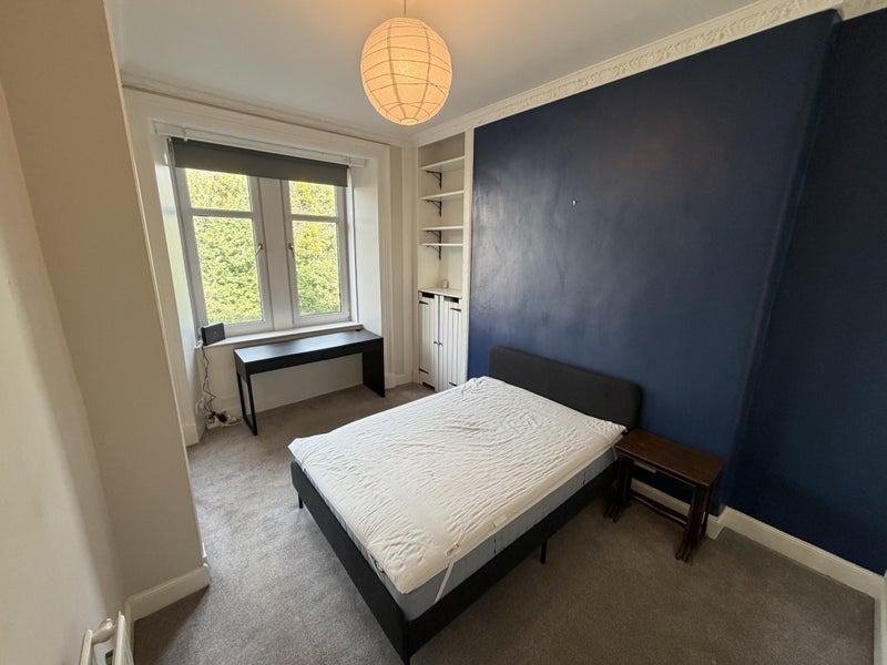 Room Dumbarton Road in Glasgow