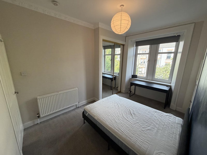 Room Dumbarton Road in Glasgow