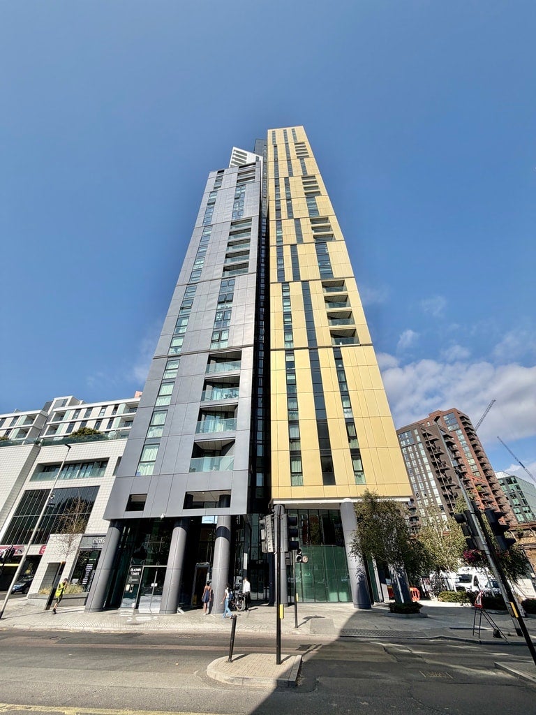 Flat Wandsworth Road in Greater London