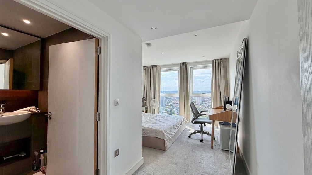 Flat Wandsworth Road in Greater London