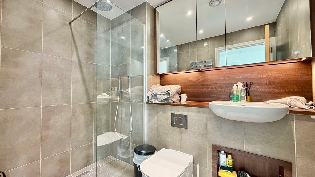 Flat Wandsworth Road in Greater London