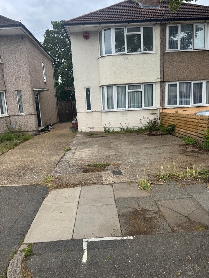 House Northumberland Crescent in Greater London