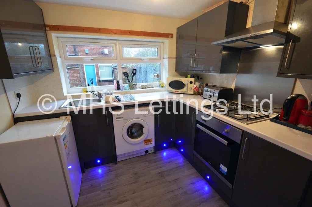 House Back Ashville Grove in Leeds