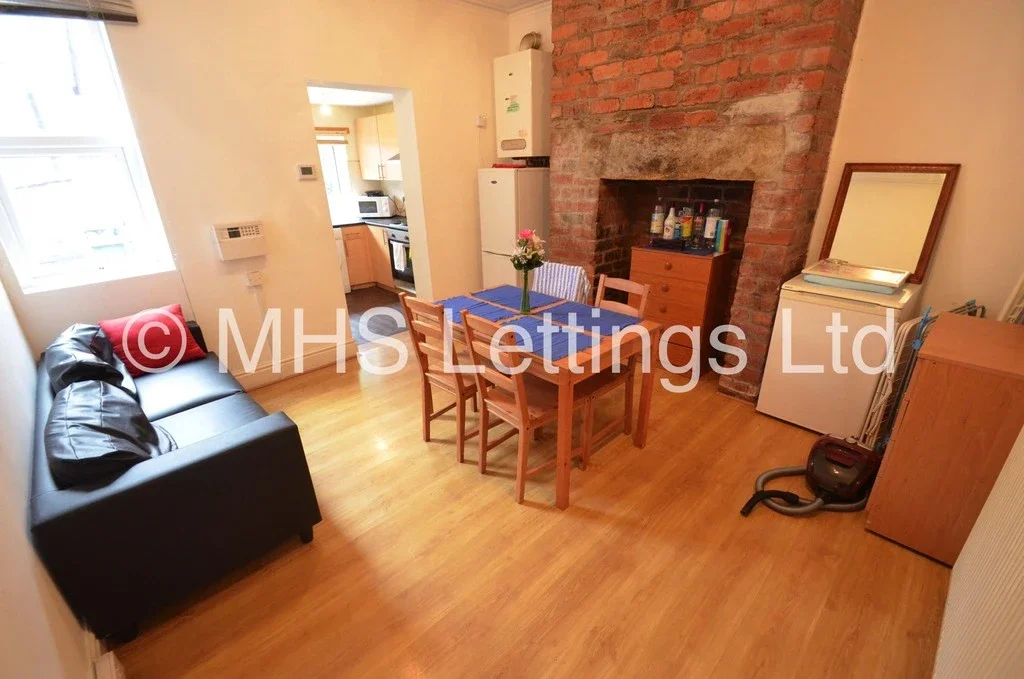 House Back Ashville Grove in Leeds