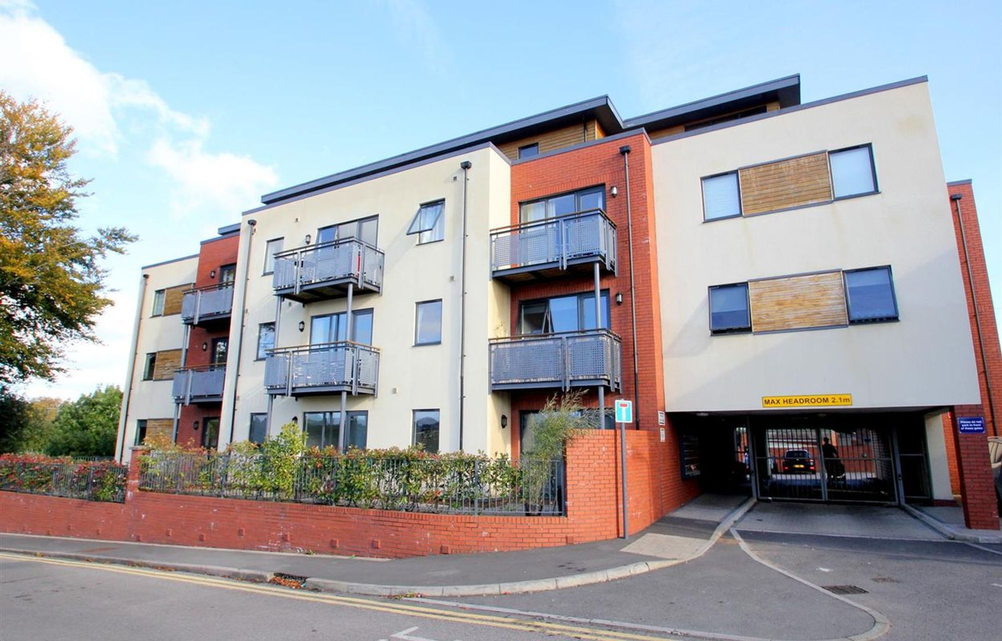 Flat Sachville Avenue in Cardiff