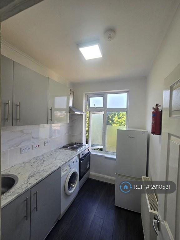 Room Sinclair Road in Greater London