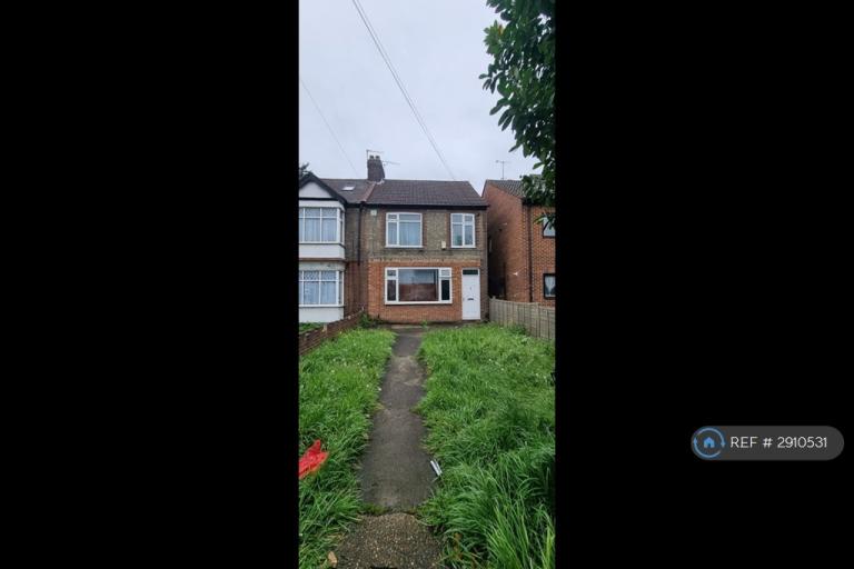 Room Sinclair Road in Greater London