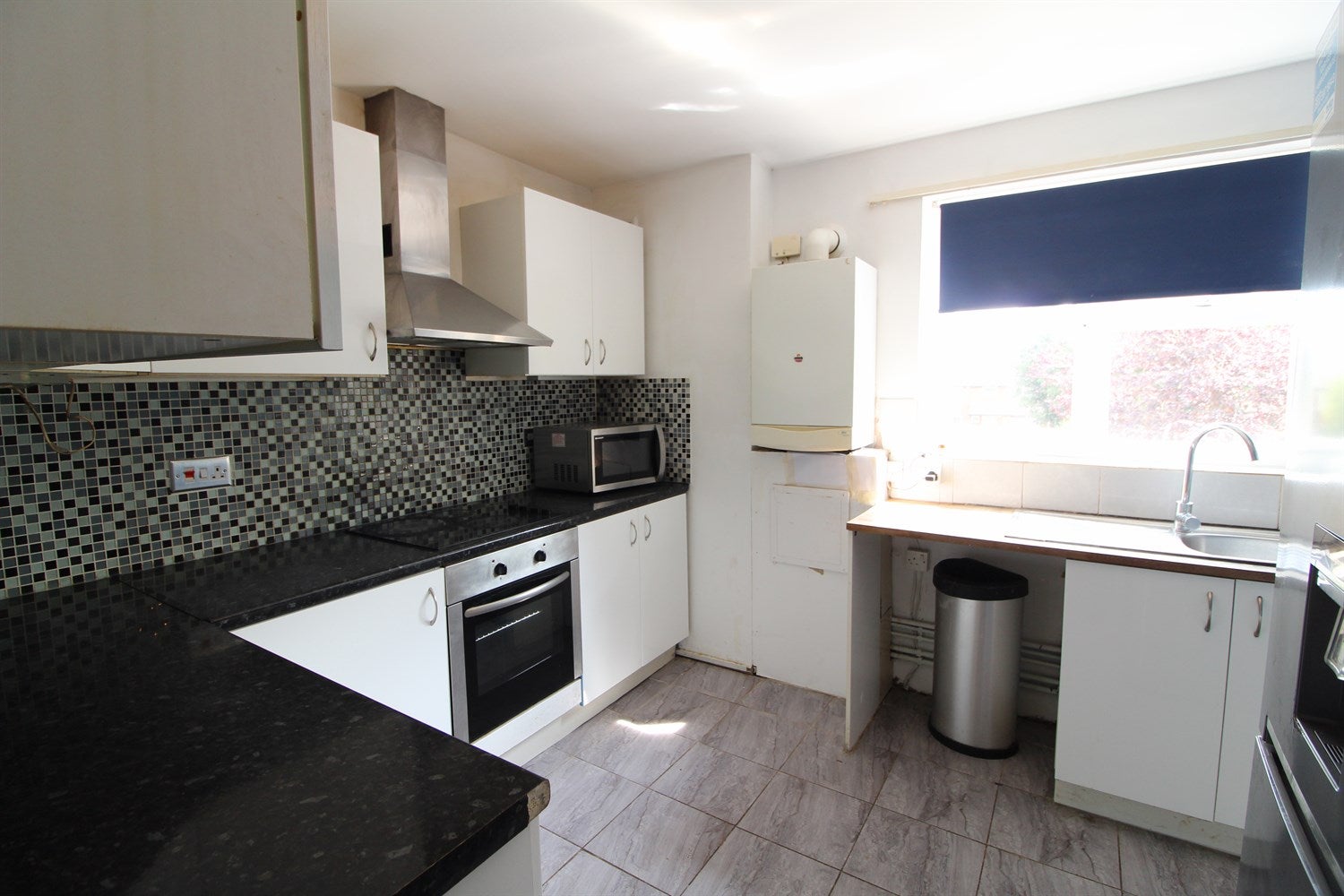 Flat Malvern Court in Reading