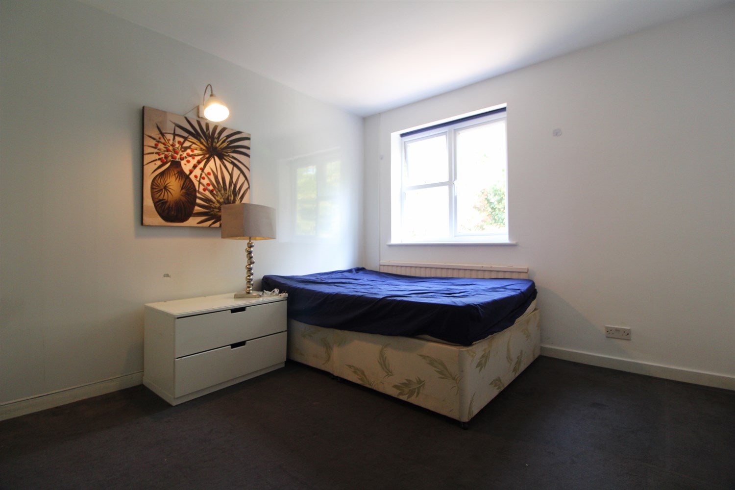 Flat Malvern Court in Reading
