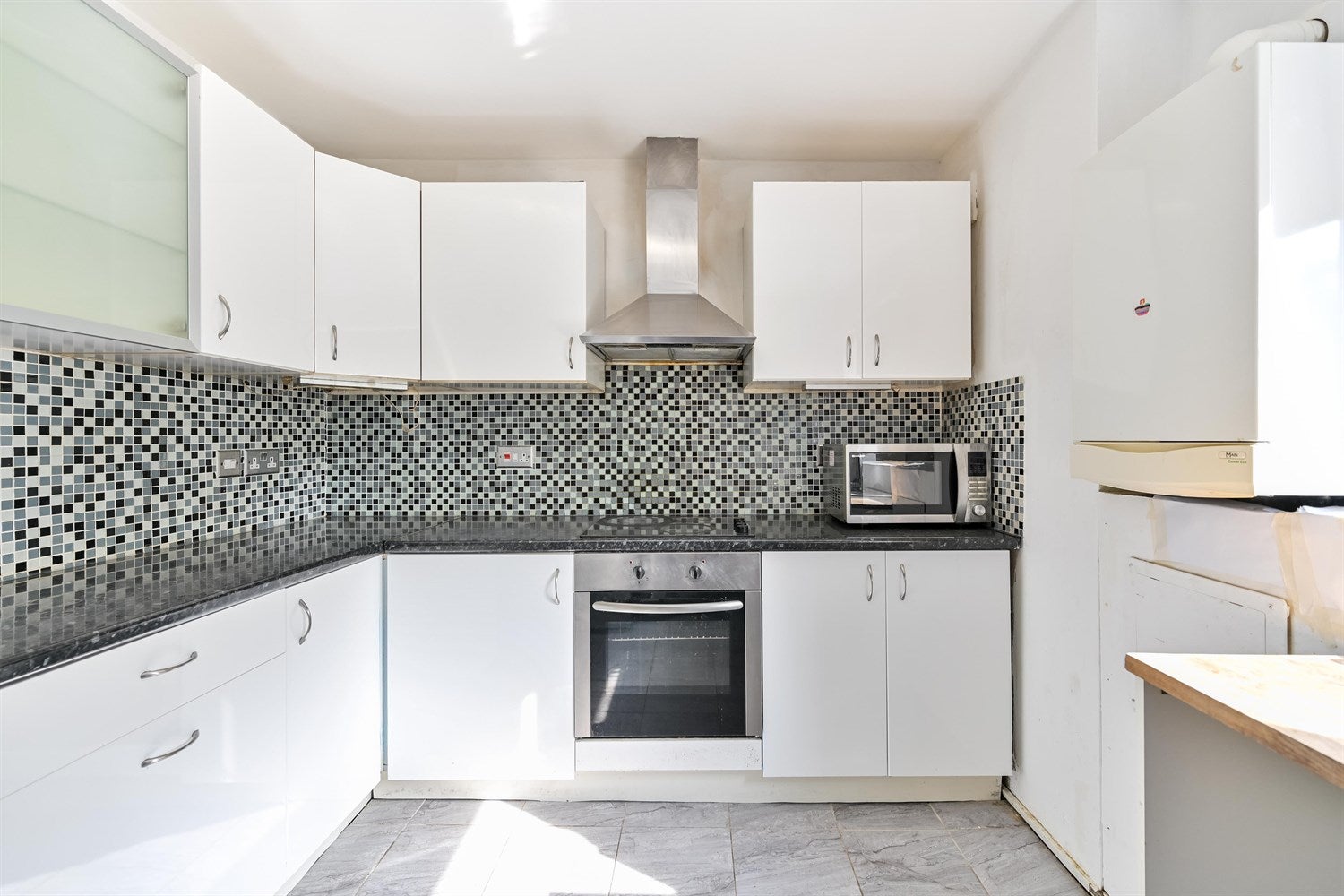 Flat Malvern Court in Reading