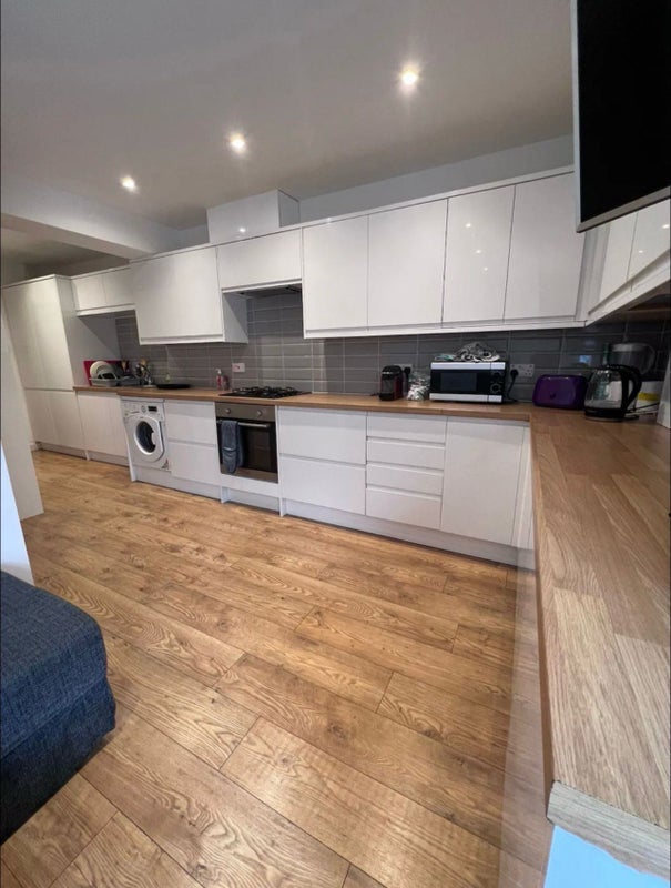 Room Northgate Road in Crawley