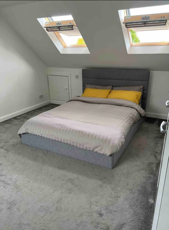 Room Northgate Road in Crawley