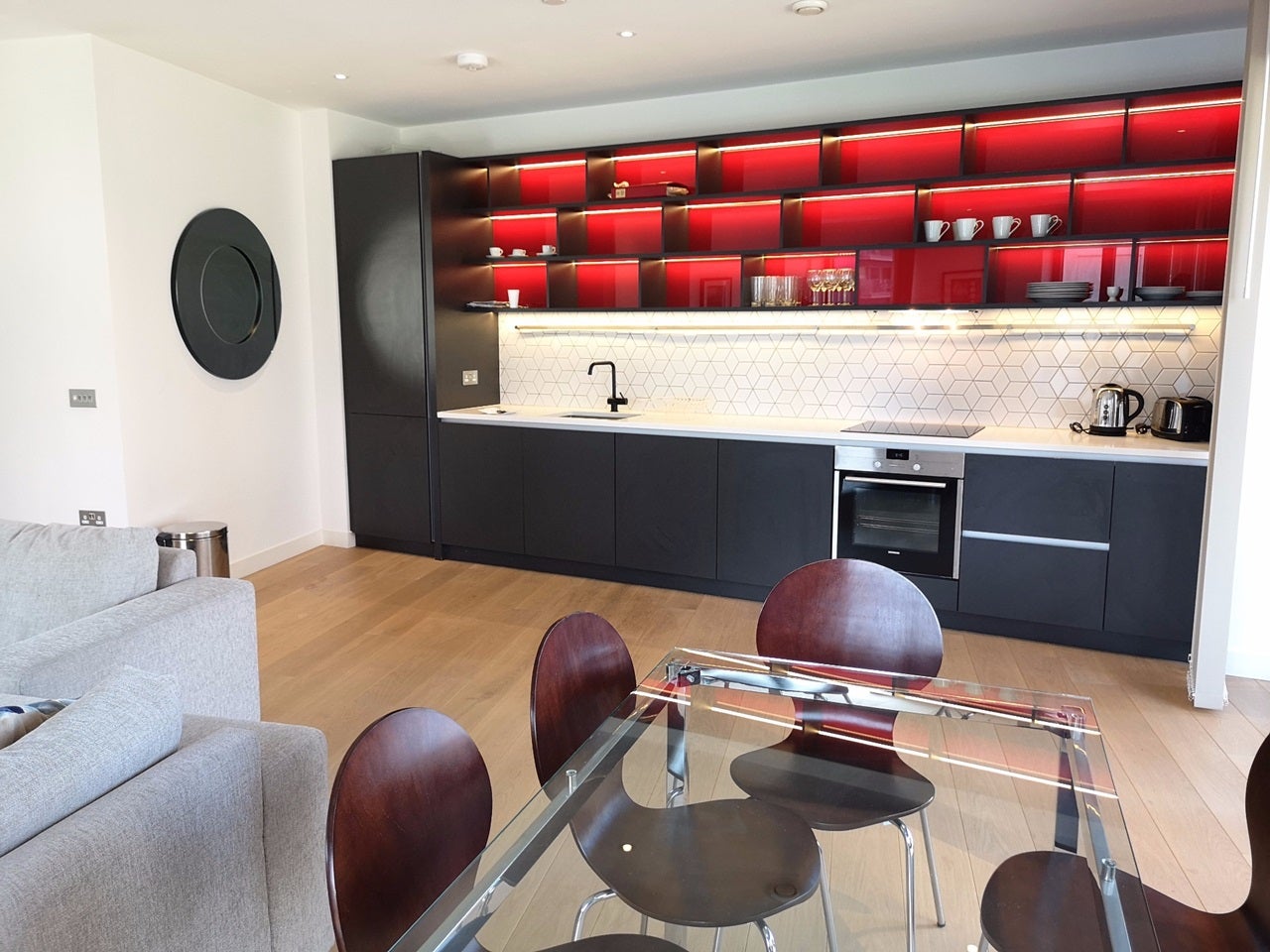 Flat Botanic Square in Greater London