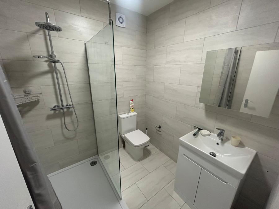 Room Bramble Court in East Staffordshire
