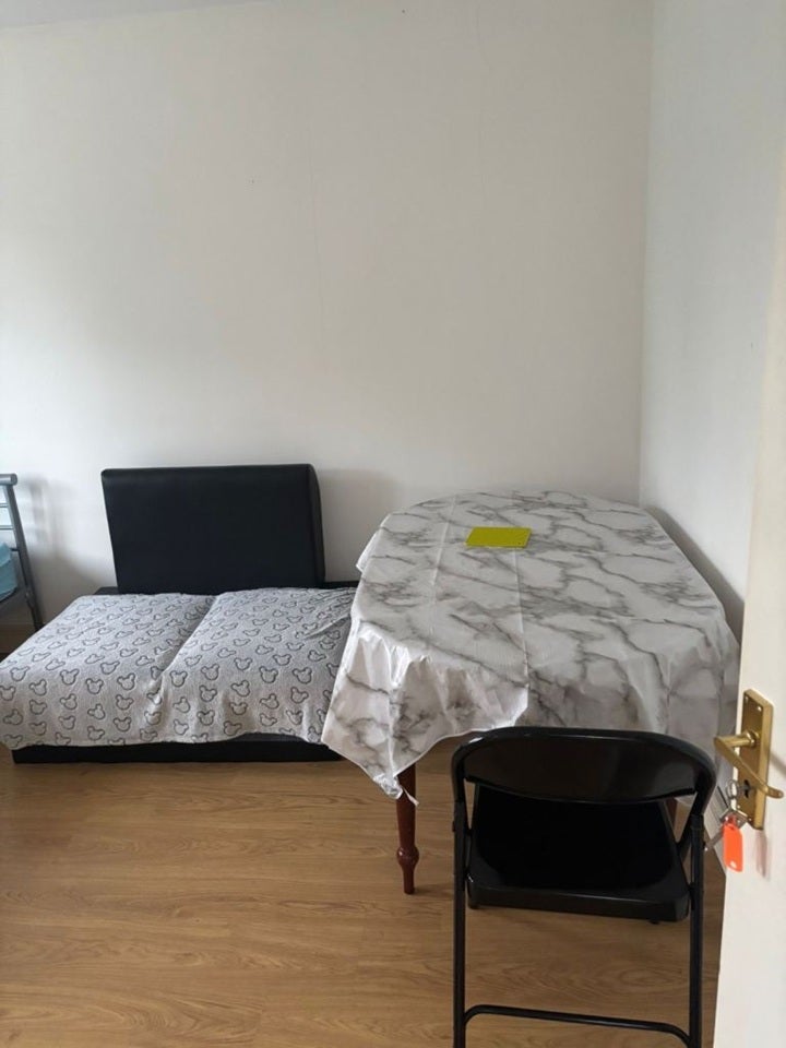 Room Canning Crescent in Greater London