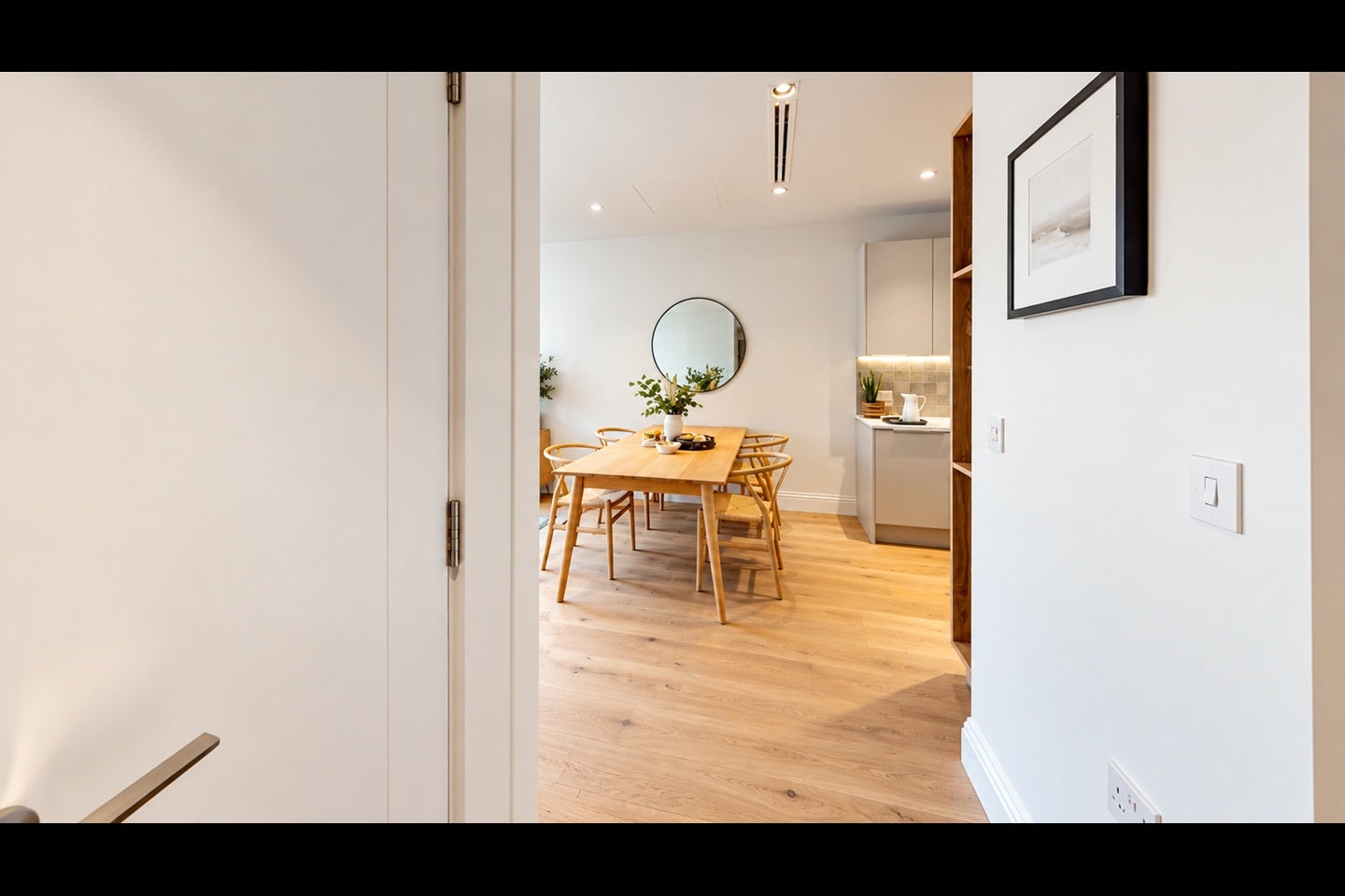 Flat Cromwell Avenue in Greater London