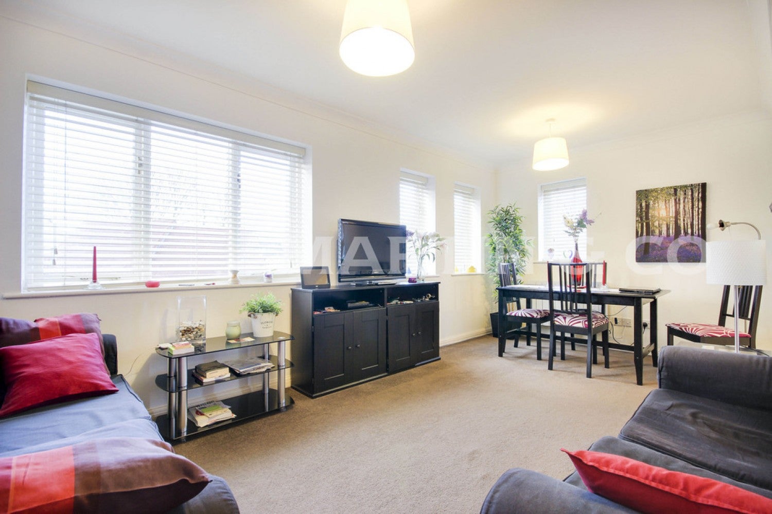 Flat Makepeace Road in Greater London