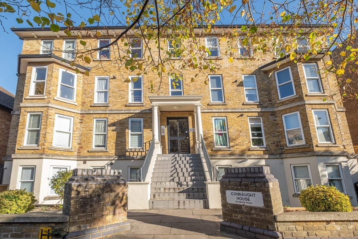 Flat Grove Road in Greater London