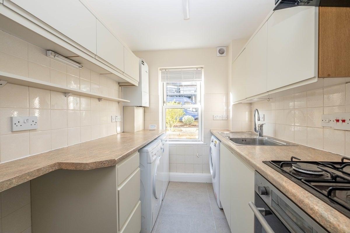 Flat Grove Road in Greater London