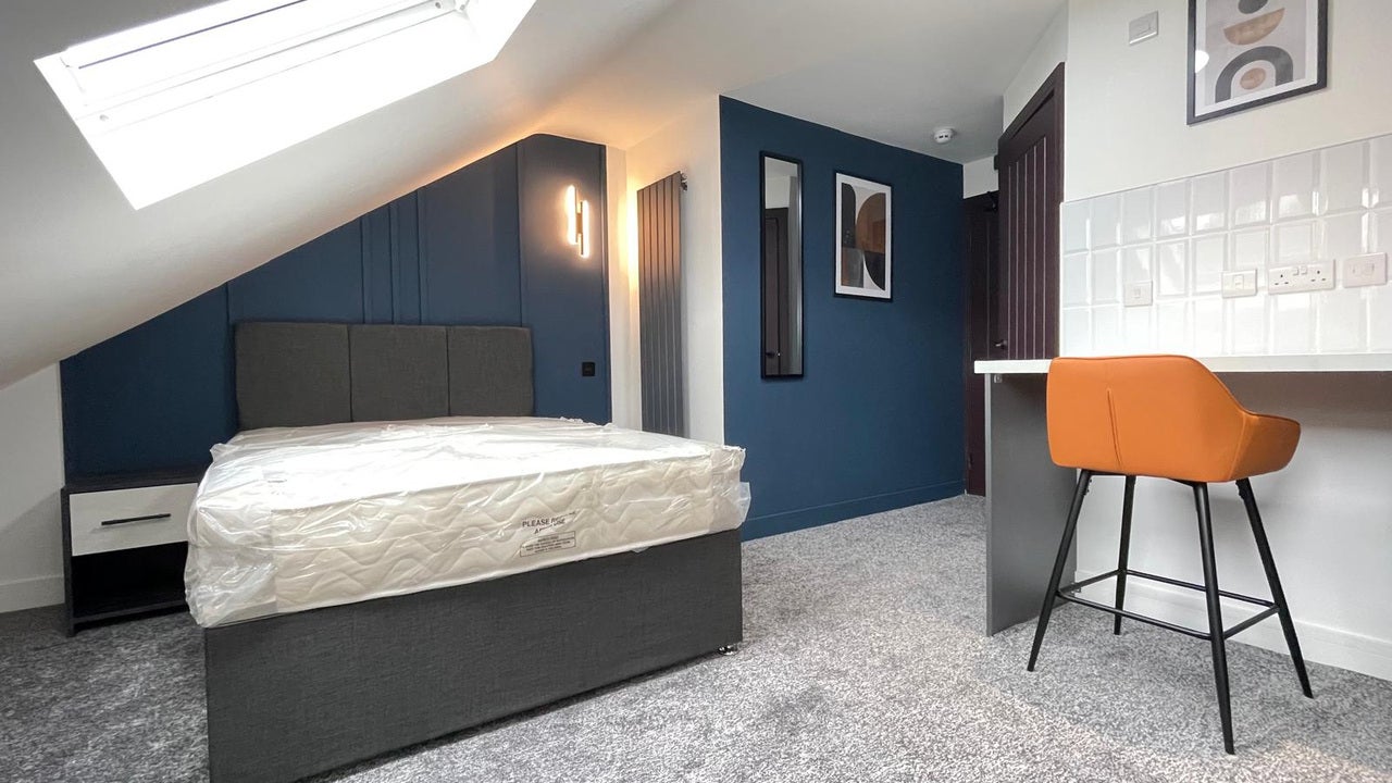 Flat Clarendon Road in Luton