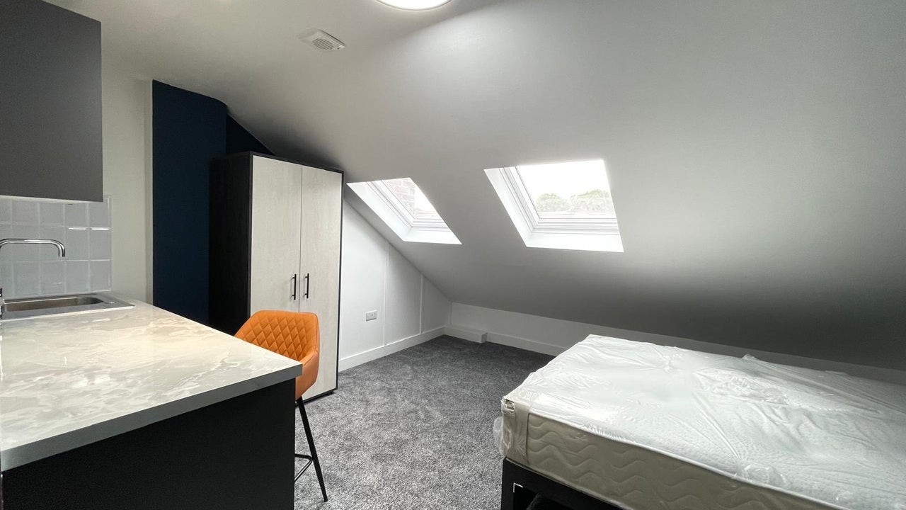 Flat Clarendon Road in Luton