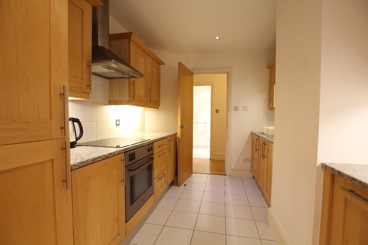 Flat Belvedere Road in Greater London