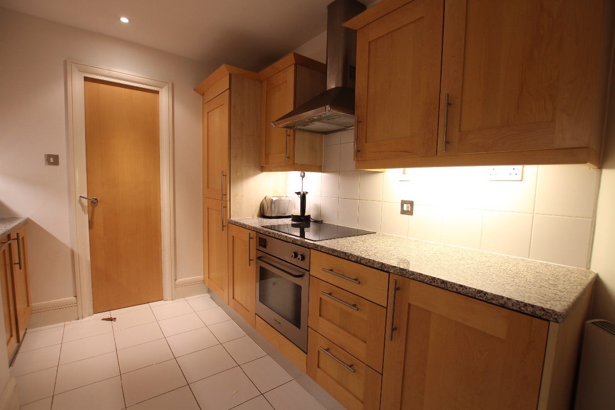 Flat Belvedere Road in Greater London