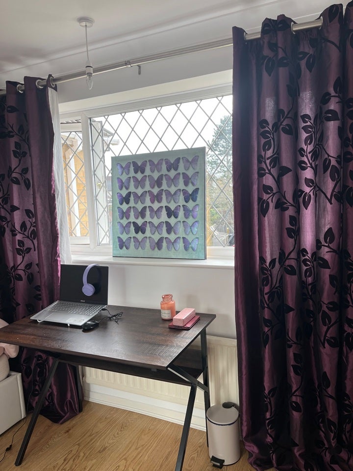 Room Sheridan Road in Surrey Heath