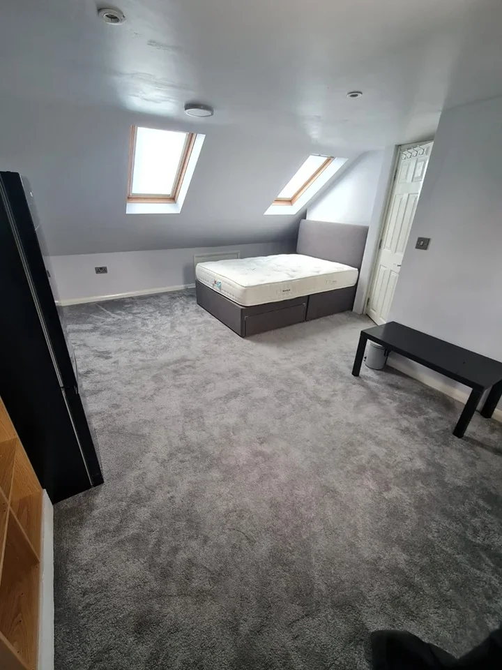 Room Seymer Road in Greater London