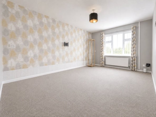 Flat Shenton Close in Stratton St. Margaret