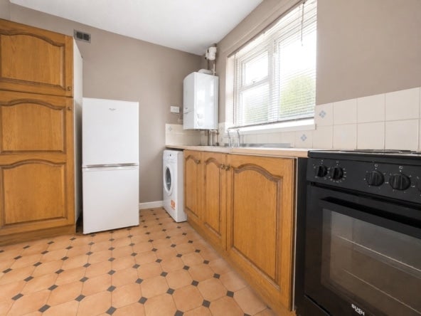 Flat Shenton Close in Stratton St. Margaret