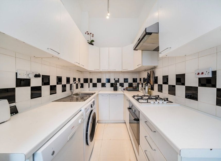 Flat Philbeach Gardens in Greater London