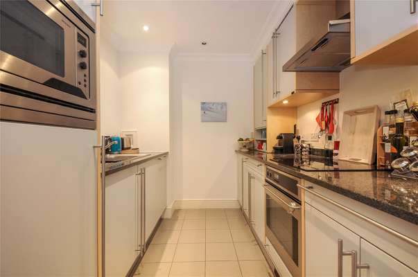 Flat Star Place in Greater London