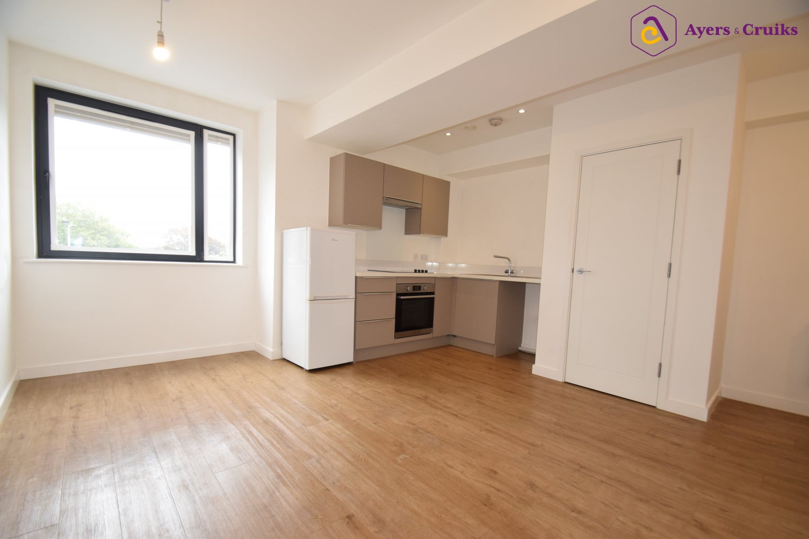 Flat Victoria Avenue in Southend-on-Sea