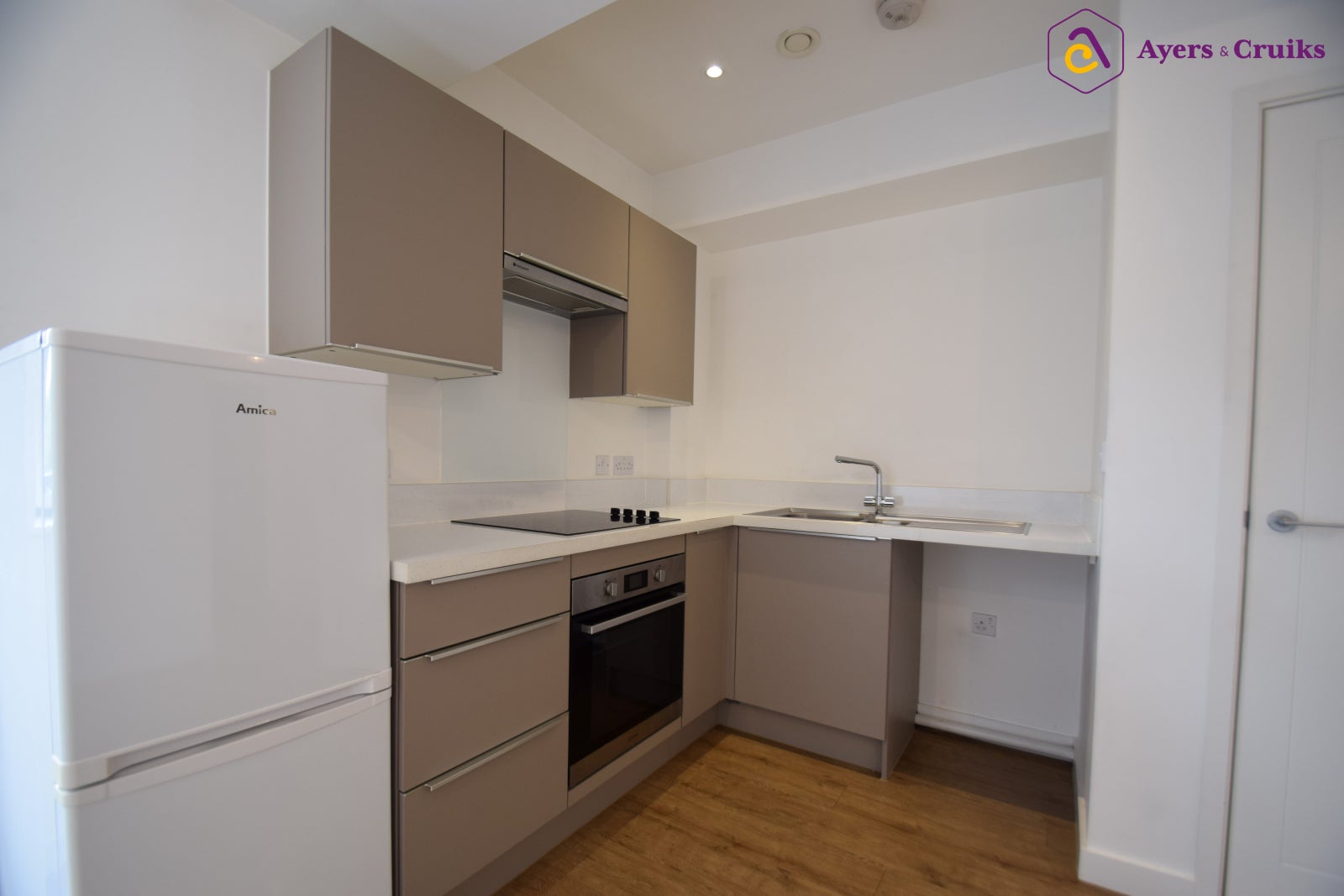 Flat Victoria Avenue in Southend-on-Sea