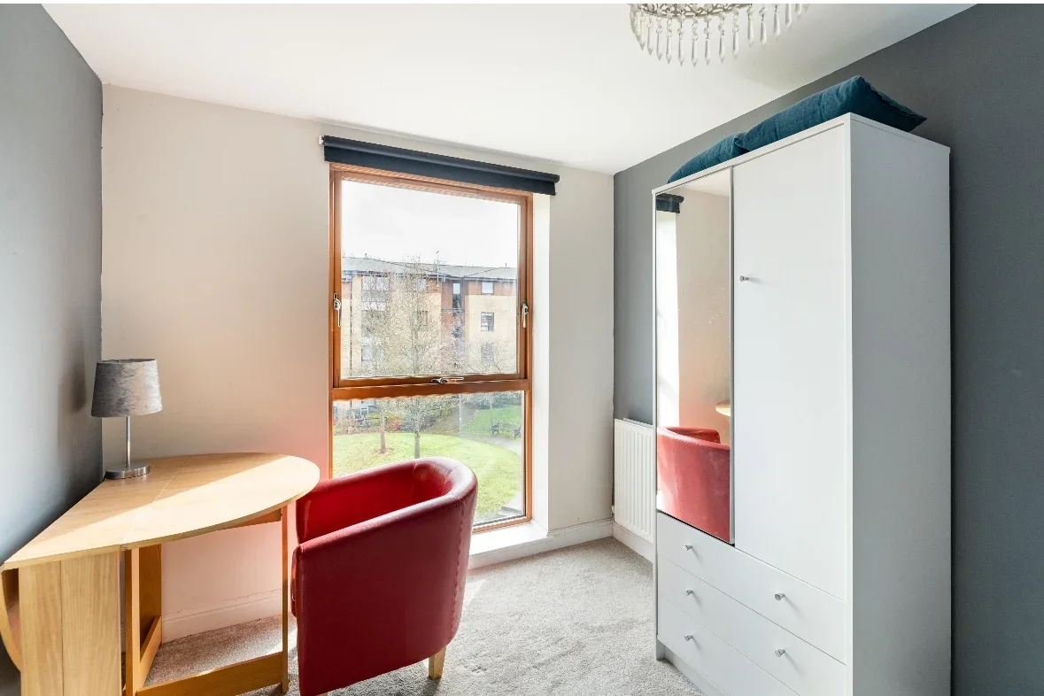 Room Commonwealth Drive in Crawley