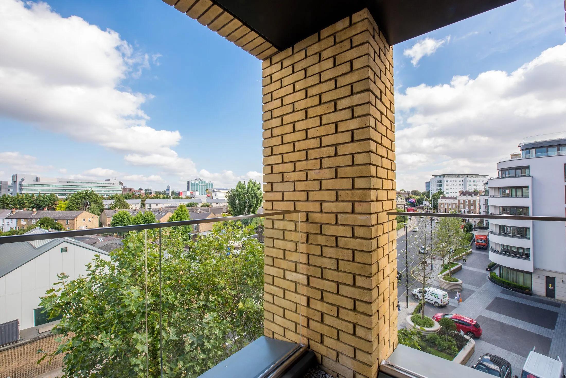 Flat Kew Bridge Road in Greater London