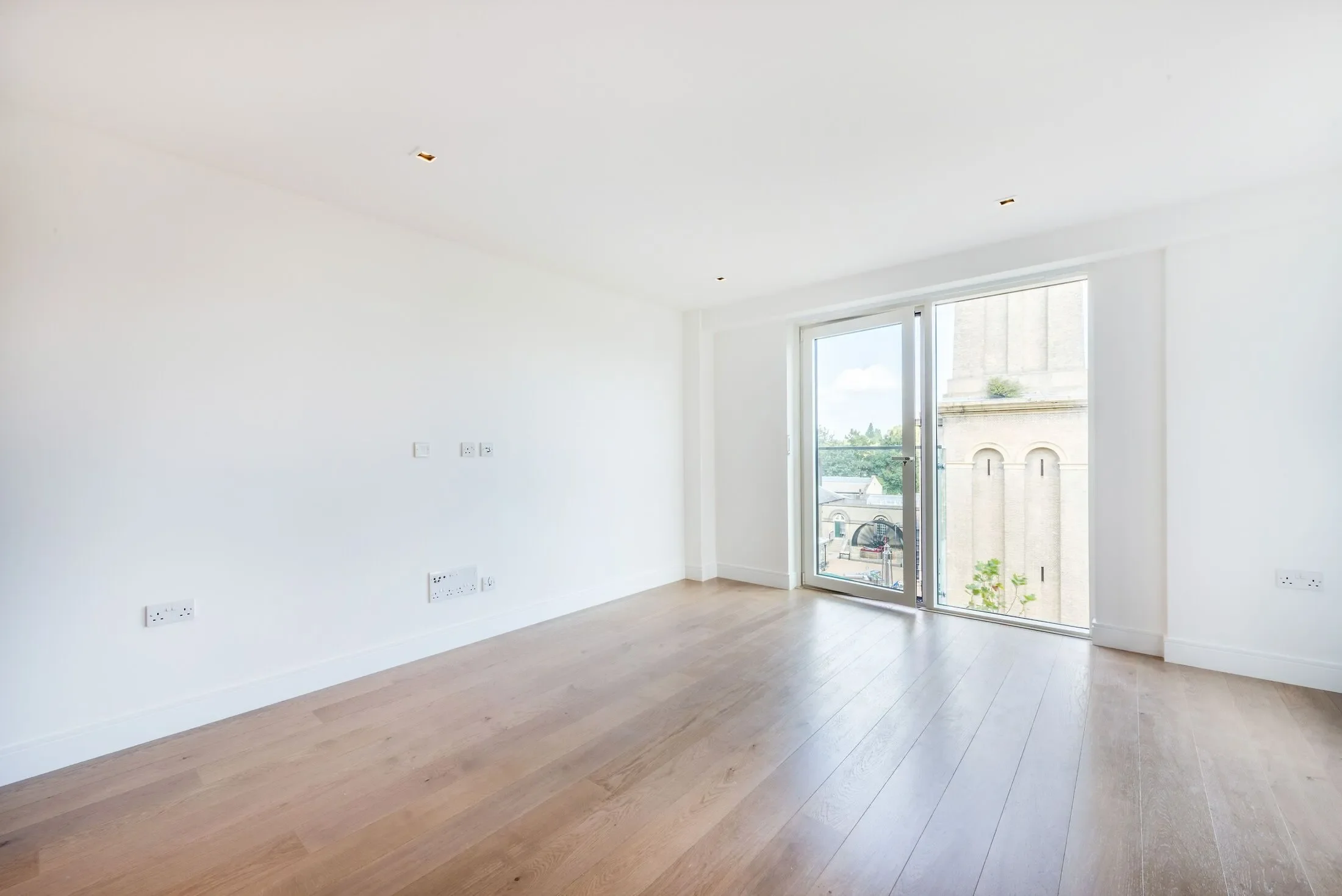 Flat Kew Bridge Road in Greater London