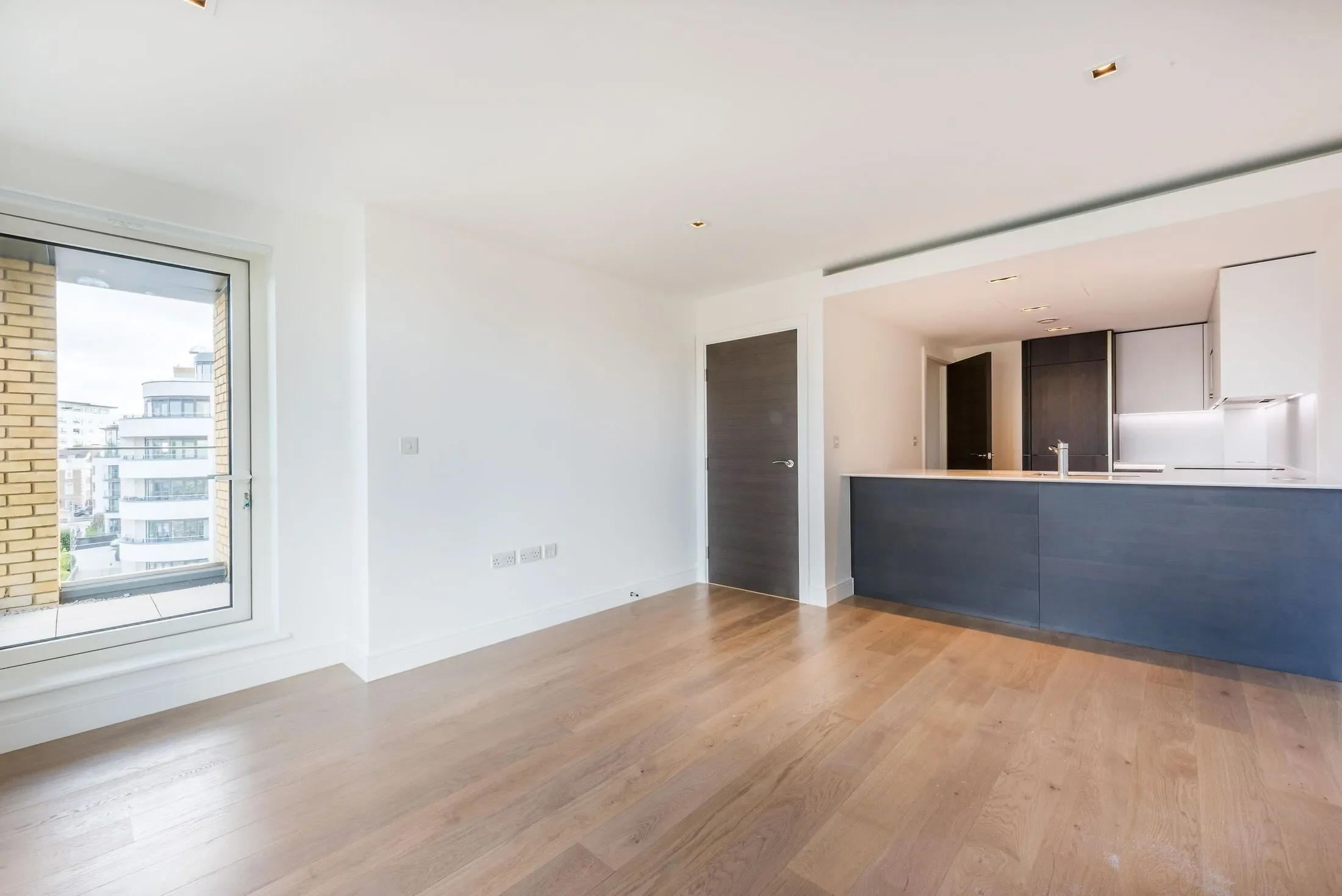 Flat Kew Bridge Road in Greater London