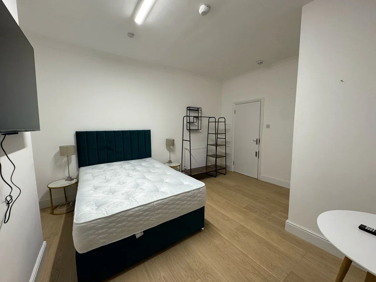 Flat Pembroke Road in Greater London
