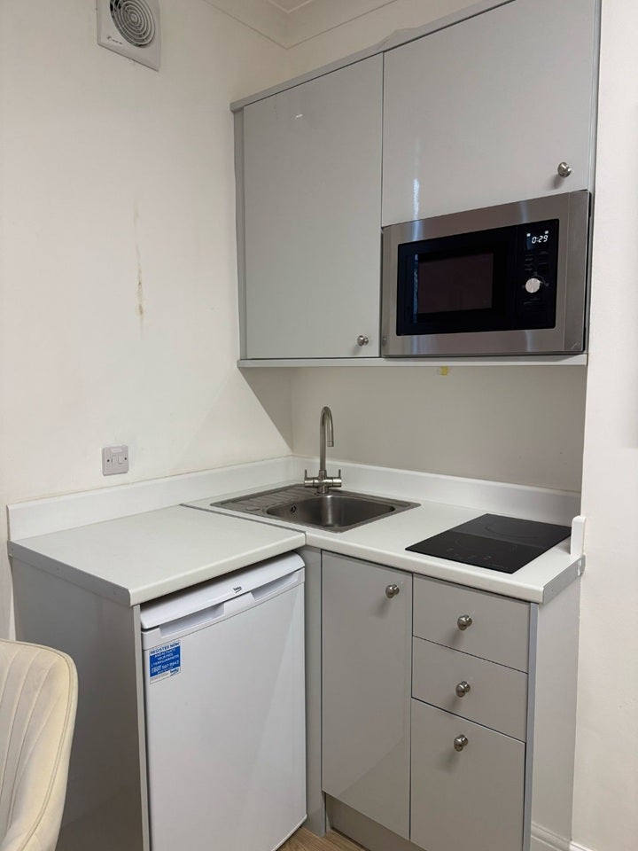 Flat Pembroke Road in Greater London