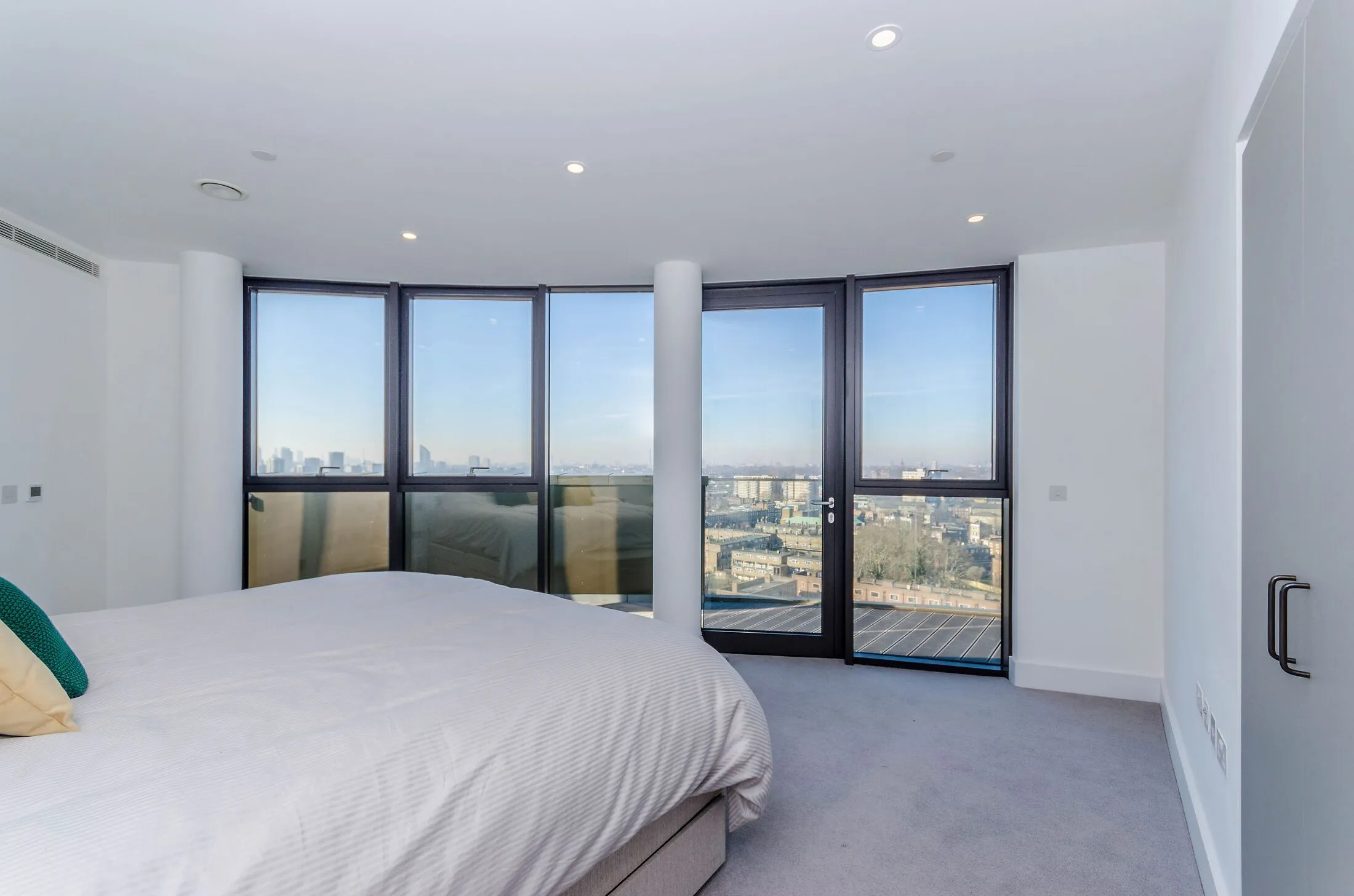Flat Kingsland High Street in Greater London