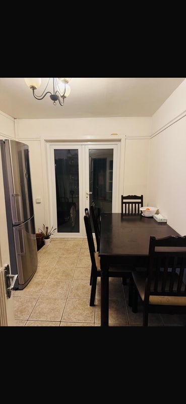 Room Greenbrow Road in Manchester