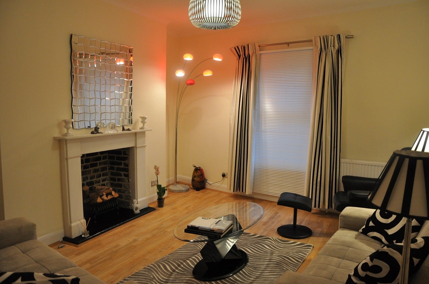 Flat Beaumont Crescent in Greater London