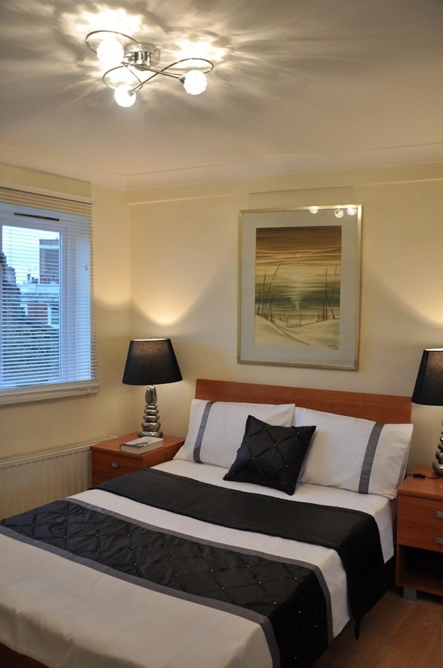 Flat Beaumont Crescent in Greater London