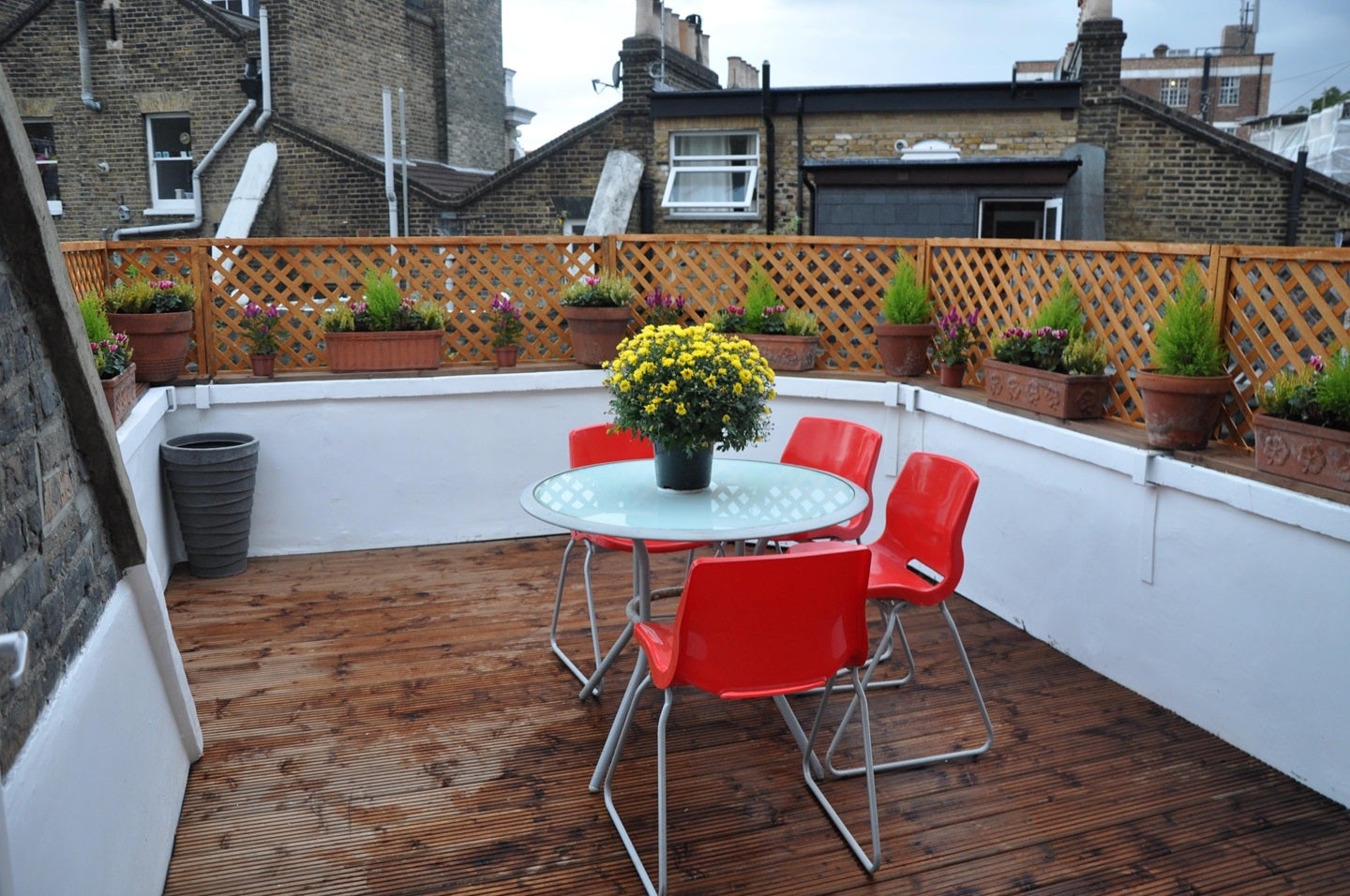 Flat Beaumont Crescent in Greater London