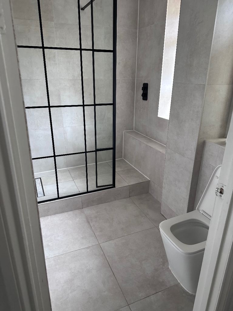 Flat Lancaster Court in Greater London