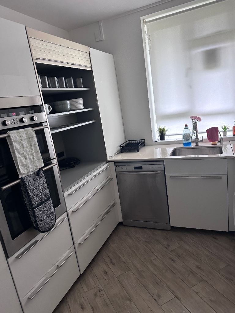 Flat Lancaster Court in Greater London