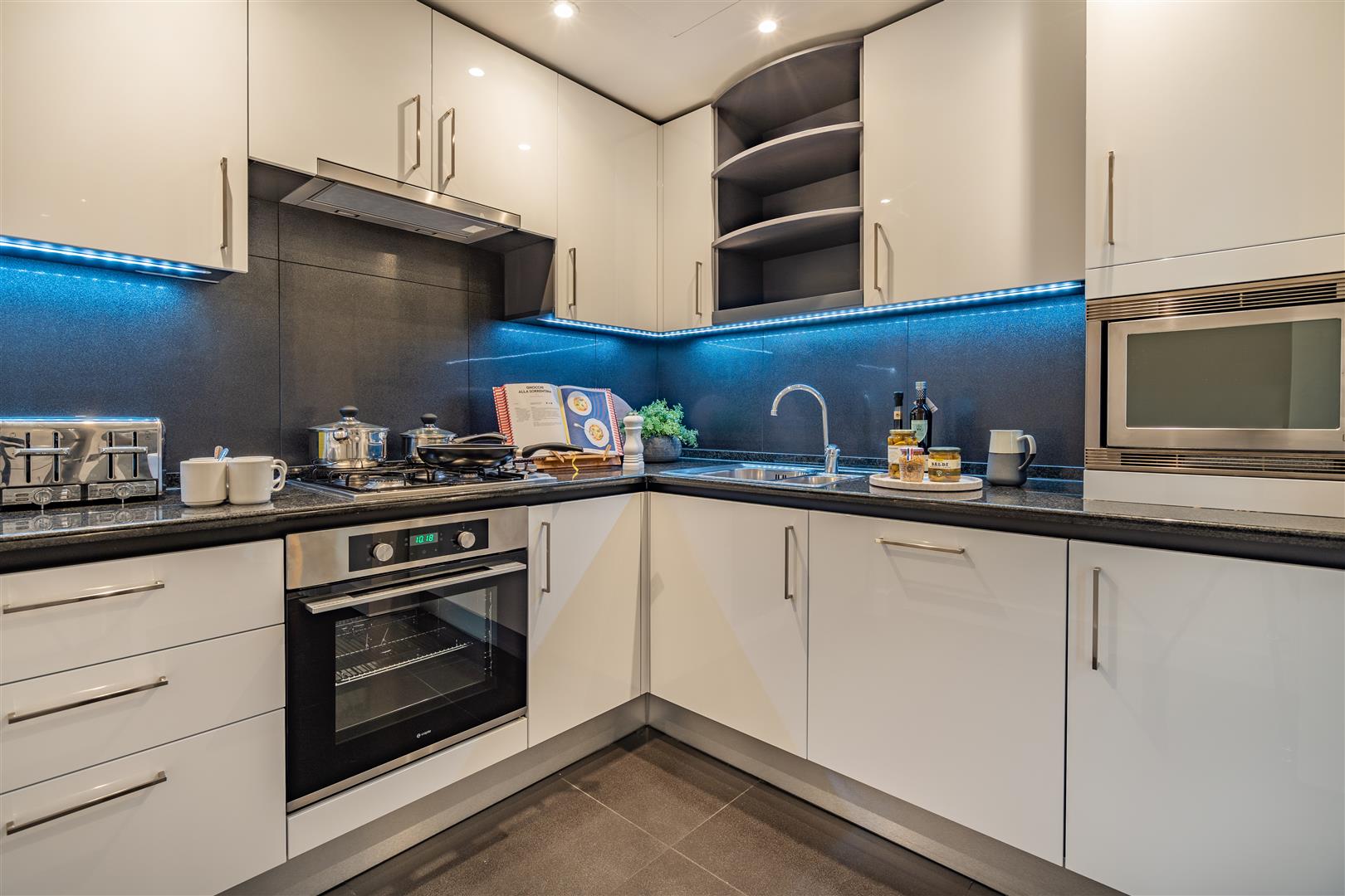 Flat Westferry Circus in Greater London