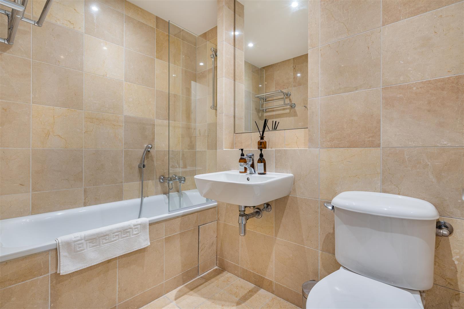 Flat Westferry Circus in Greater London